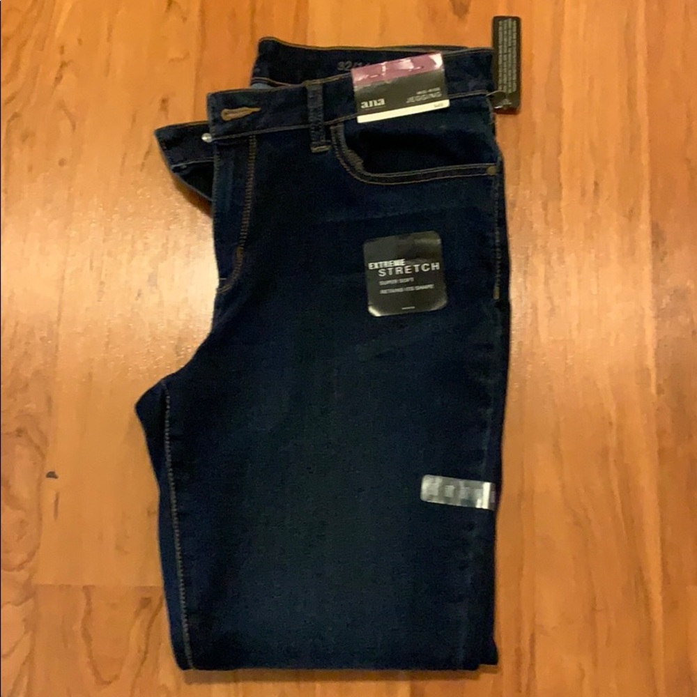 A. N.A mid-rise jegging size 14